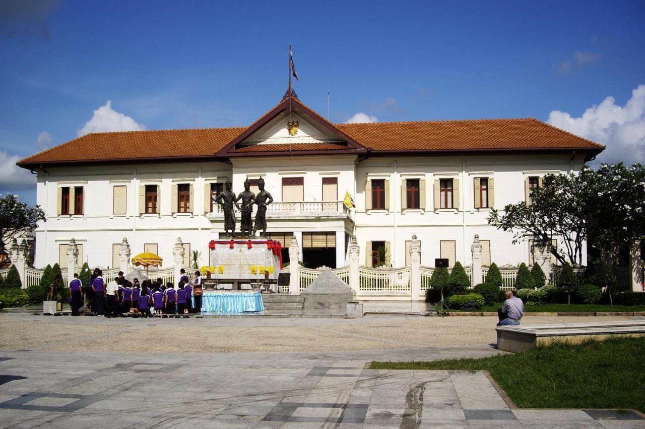 Oyo 677 Le Loftel Hostel Chiang Mai Ngoại thất bức ảnh