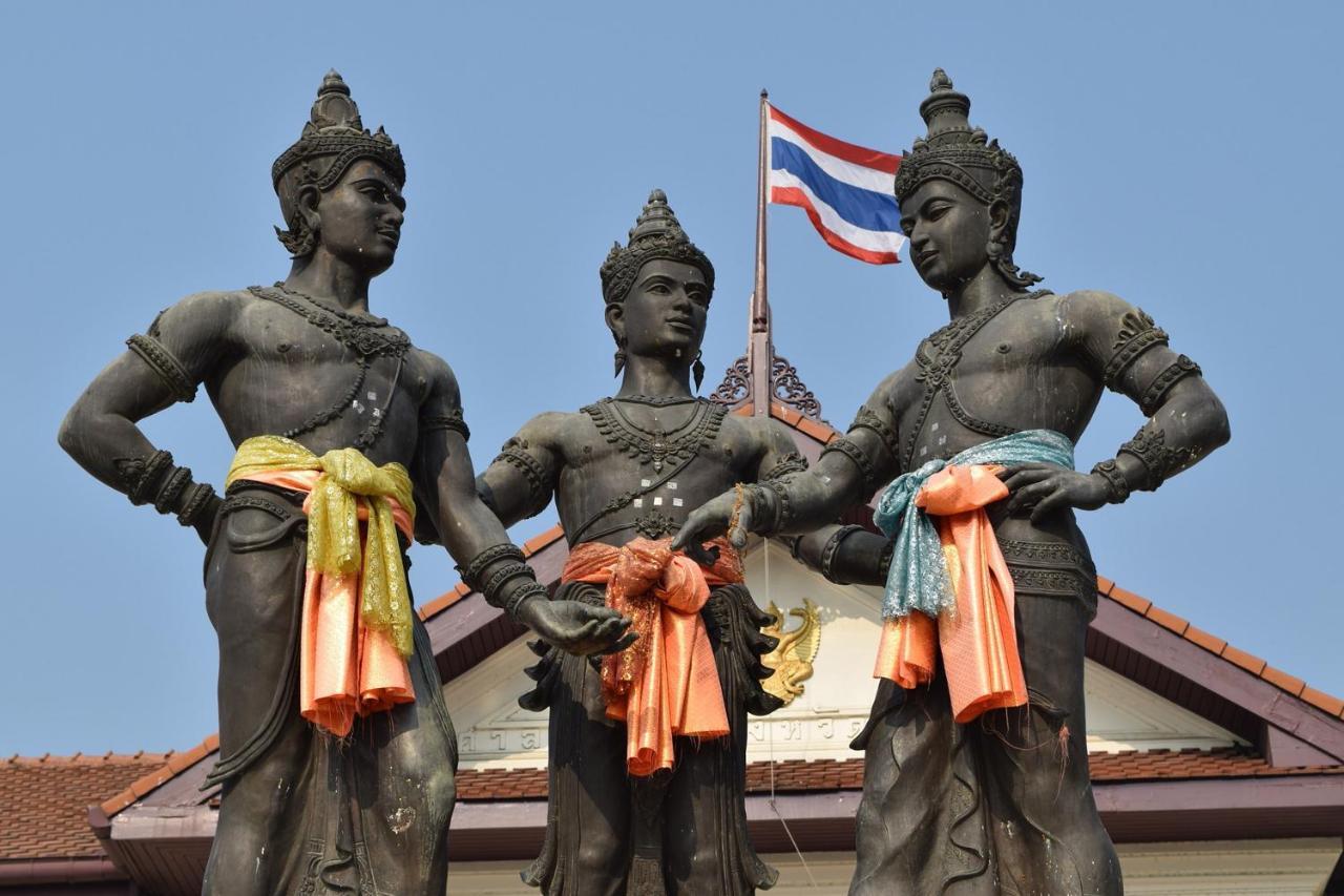 Oyo 677 Le Loftel Hostel Chiang Mai Ngoại thất bức ảnh